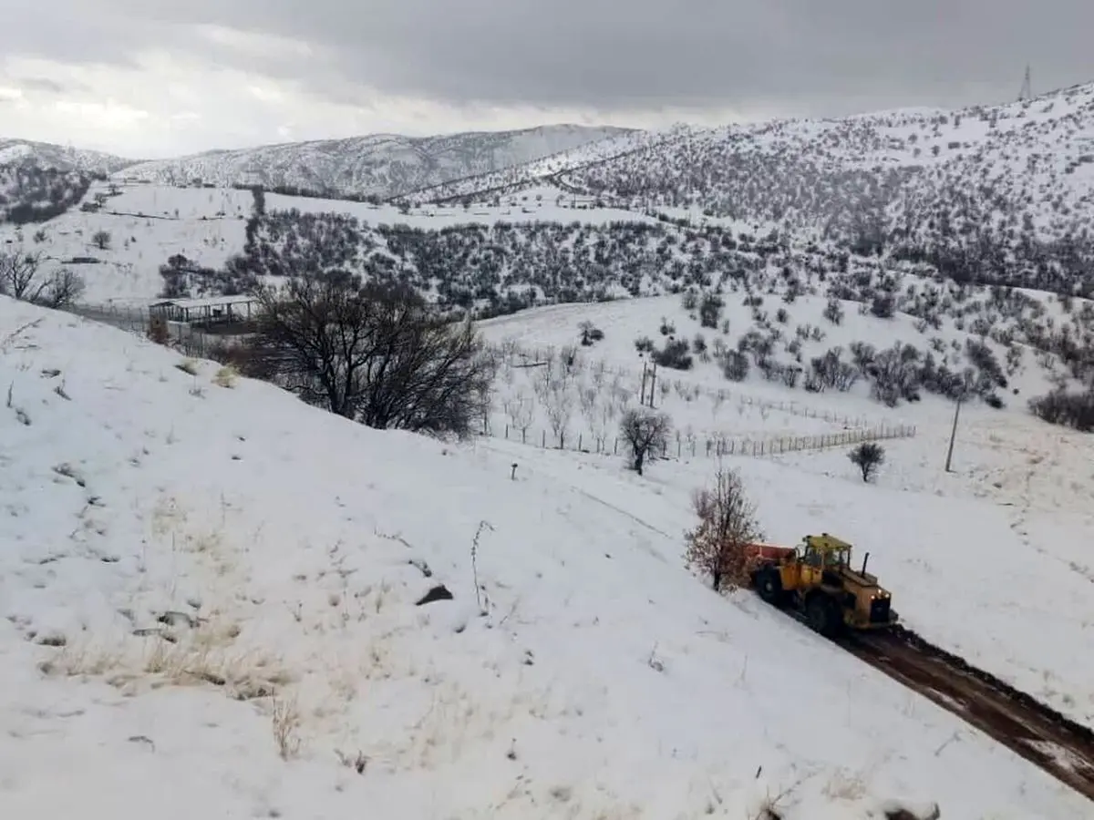 ۶۰ درصد جمعیت دلفان در محاصره برف؛ راه ۴۴۰ روستا بسته شد

