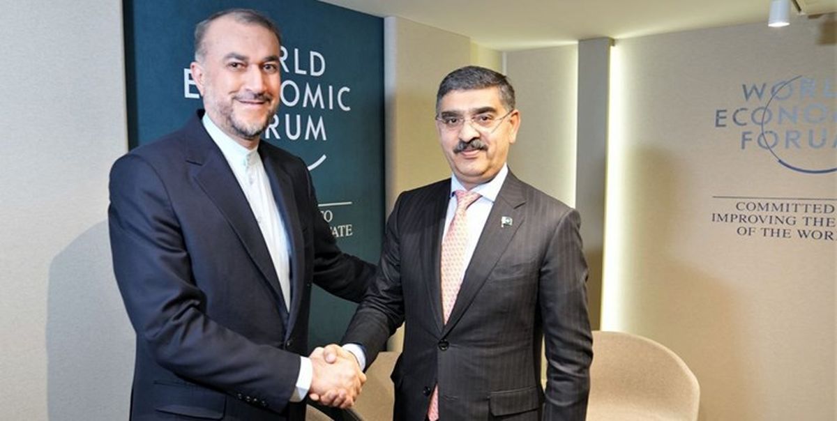 دیدار امیرعبداللهیان با نخستوزیر دولت موقت پاکستان در داووس
