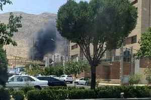 آتش گرفتن ساختمان نیمه‌ ساز در شیراز