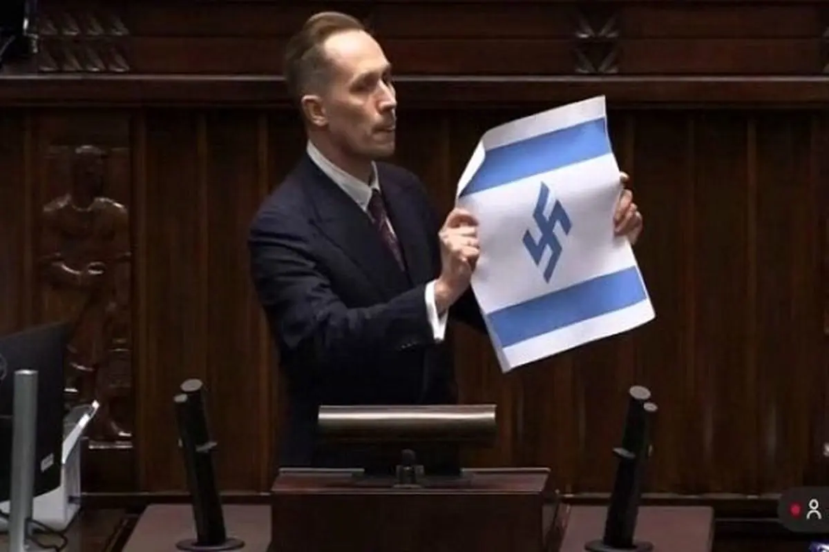 استفاده از نماد نازی‌ها و جنجال در پارلمان لهستان
