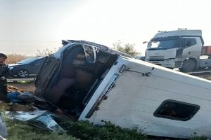 واژگونی ون زائران ایرانی در جاده نجف – مهران با ۱۰ مصدوم/ ویدئو