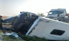 واژگونی ون زائران ایرانی در جاده نجف – مهران با ۱۰ مصدوم/ ویدئو