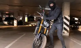 سارق سحرخیز در نظام آباد تهران/ ویدئو