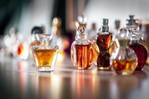 اسانس عطرهای خارجی قاچاق در دیلم کشف شد