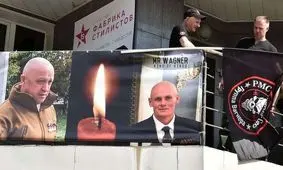 روشن کردن شمع به یاد یوگنی پریگوژین رهبر واگنر/ ویدئو