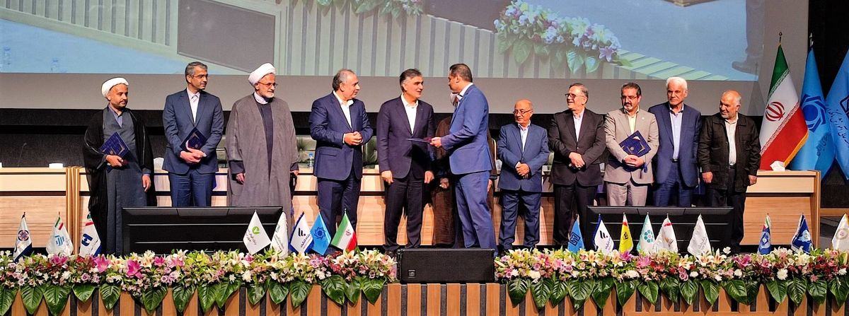 تجلیل از بانک پارسیان بهعنوان بانک پیشرو در استقرار نظارت و تطبیق شرعی