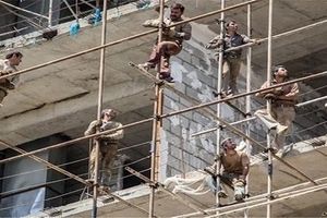 نجات معجزه آسای یک کارگر ساختمانی پس از سقوط از ارتفاع