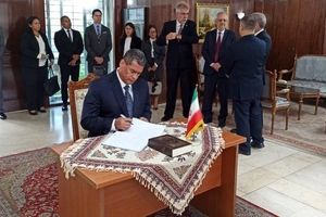 اعلام همبستگی مقام‌های وزارت خارجه ونزوئلا با ایران در محل سفارت کشورمان در کاراکاس