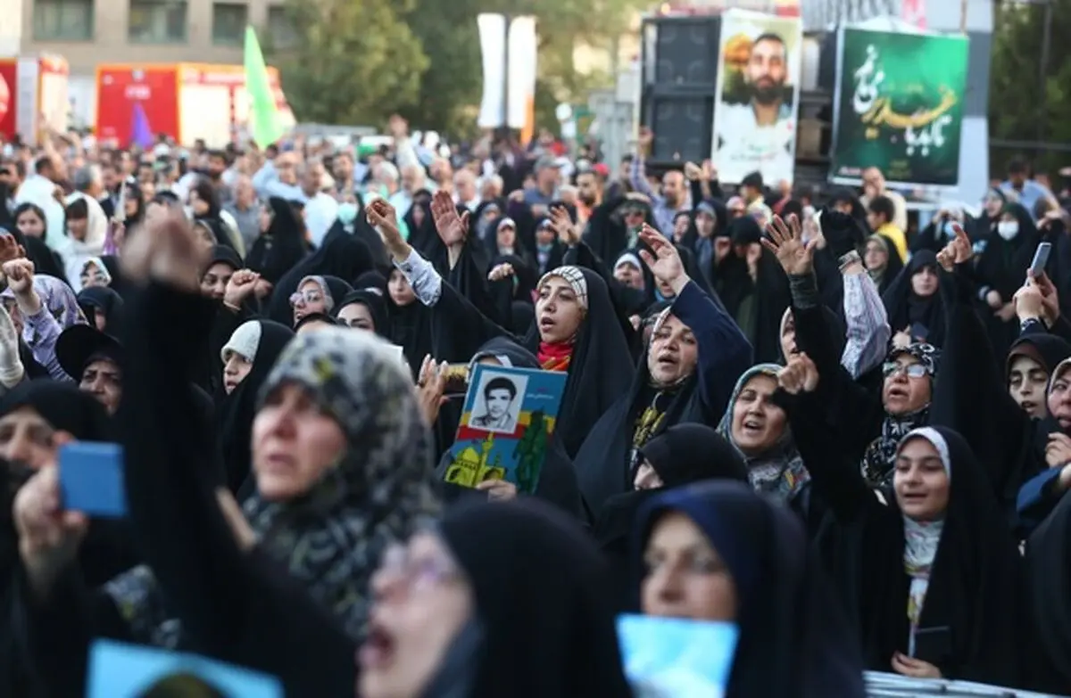 جامعه ایران مطالبات بالای سیاسی و مدنی دارد/ در قرآن هیچ‌گونه سخت گیری یا تاکید بر شکل و رنگ ویژه برای لباس دیده نشده است

