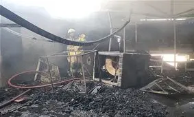 آتش‌سوزی کارگاه تولید مبلمان در جنوب تهران/ برق‌گرفتگی یک آتش‌نشان

