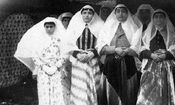 سفر در زمان؛ «اخترالدوله دختر ناصرالدین شاه به همراه ندیمه هایش»؛ سال 1273