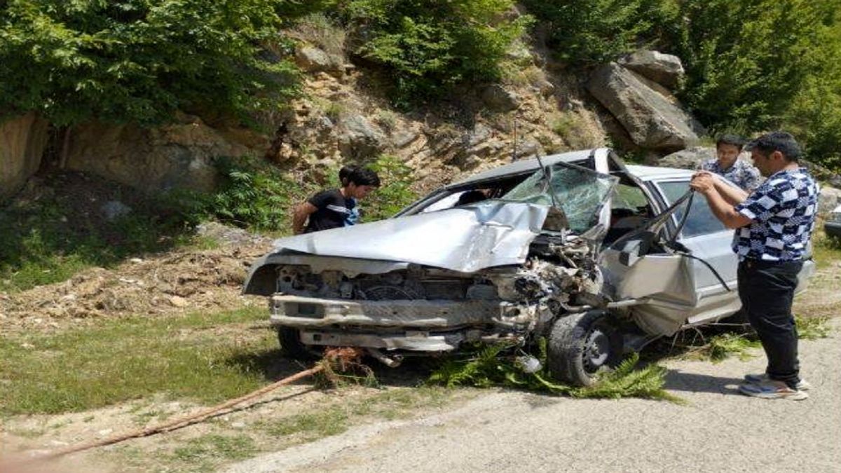 برخورد پراید با تیربرق علت خاموشی در ۱۳ شهر و روستا