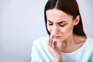 چگونه درد حفره یا پوسیدگی در دندان را مدیریت کنیم؟