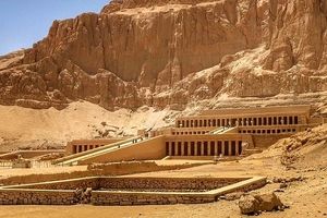 13 گنجینۀ معروف مقبره‌های مصر باستان؛ از زبان طلایی تا خدمتگزار عروسکی
