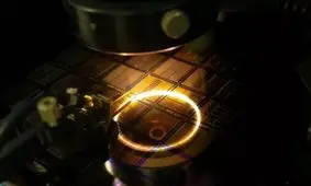 دانشمندان برای اولین بار تراشه‌ای با ادغام الکترونیک، فوتونیک و کوانتوم ساختند