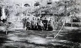 سفر در  زمان؛ مکتب‌خانۀ اعیانی شاهزادۀ قاجار در یک باغ 