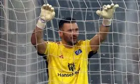 گل به خودی عجیب توسط دروازه بان هامبورگ/ ویدئو

