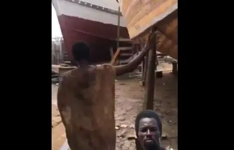 ابونوح مردی از غنا با ادعای پایان جهان کِشتی ساخت، پول مردم را گرفت و نهایتا بنز خرید!/ حالا می‌گوید پایان جهان را عقب انداختم/ ویدئو

