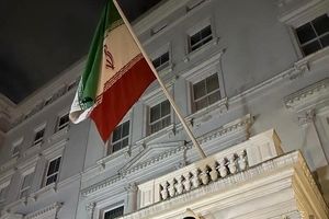 توضیحات کاردار ایران در لندن درباره حمله به سفارت کشورمان/ پرچم پرافتخار جمهوری اسلامی ایران در محل خود نصب شد

