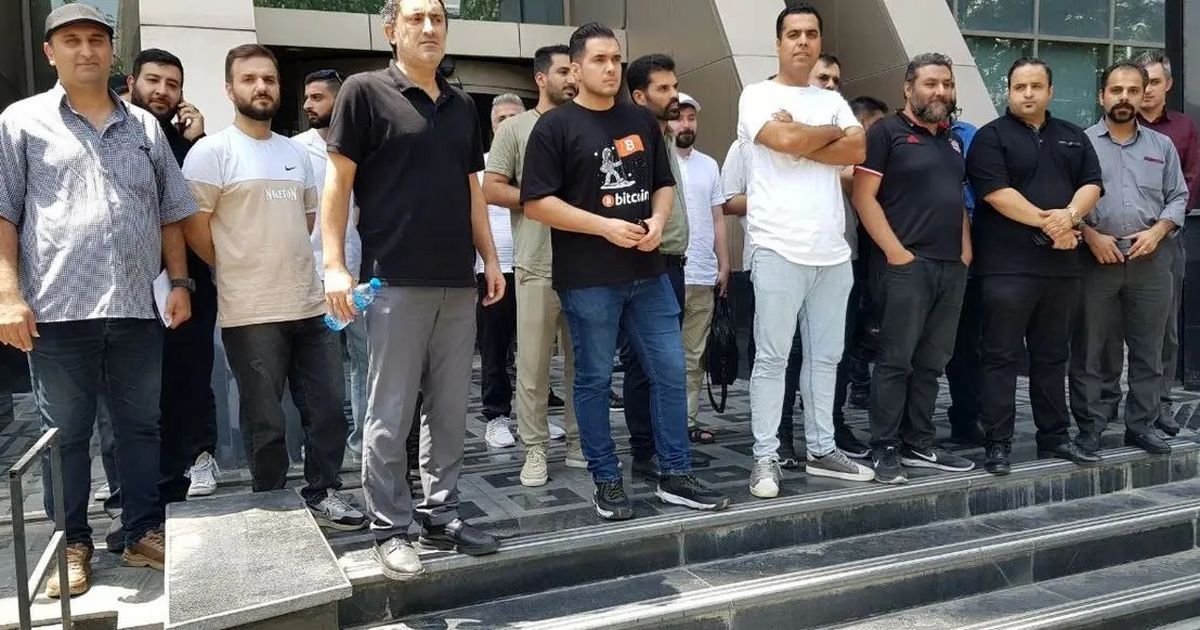 پیگیری مطالبات سهامداران بورس