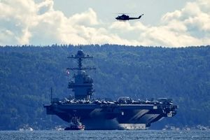 پهلو گرفتن ناوشکن آمریکا در ترینیداد/ کاراکاس: قصد ترامپ سرنگونی دولت ونزوئلا است