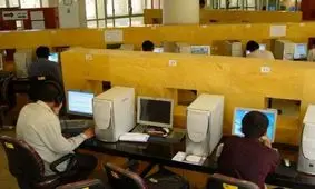 تصویری از گفتگو با فرزندان از یک کافی‌نت در تهران 