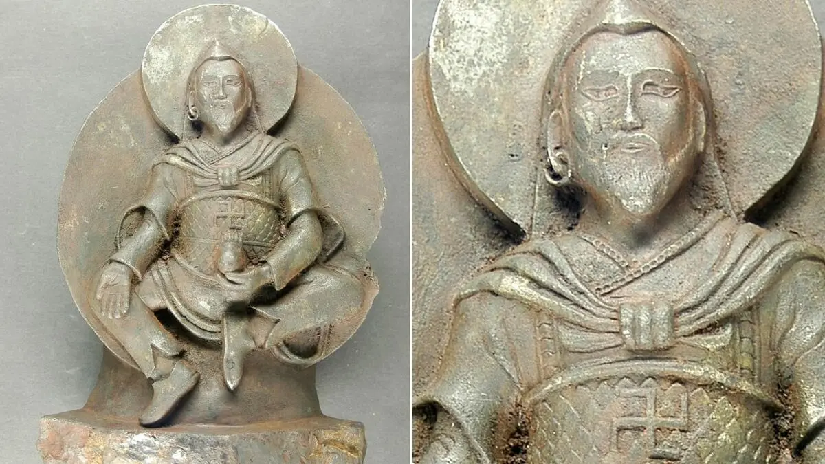 مجسمه بودا از جنس شهاب سنگ و با نشان مورد علاقه نازی ها