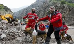 ادامه روند جستجوى مفقودین سیل در جاده چالوس/ ٣ عضو یک خانوداه مفقود شدند/ ویدئو