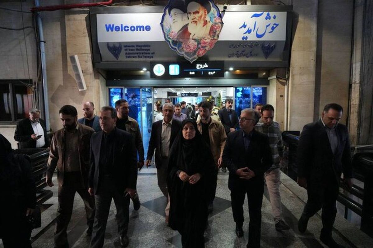  بازدید وزیر راه و شهرسازی از ایستگاه راه‌آهن تهران/ تعداد رام‌ها و واگن‌های قطار برای پاسخ به مطالبات مردم افزایش می‌یابد 