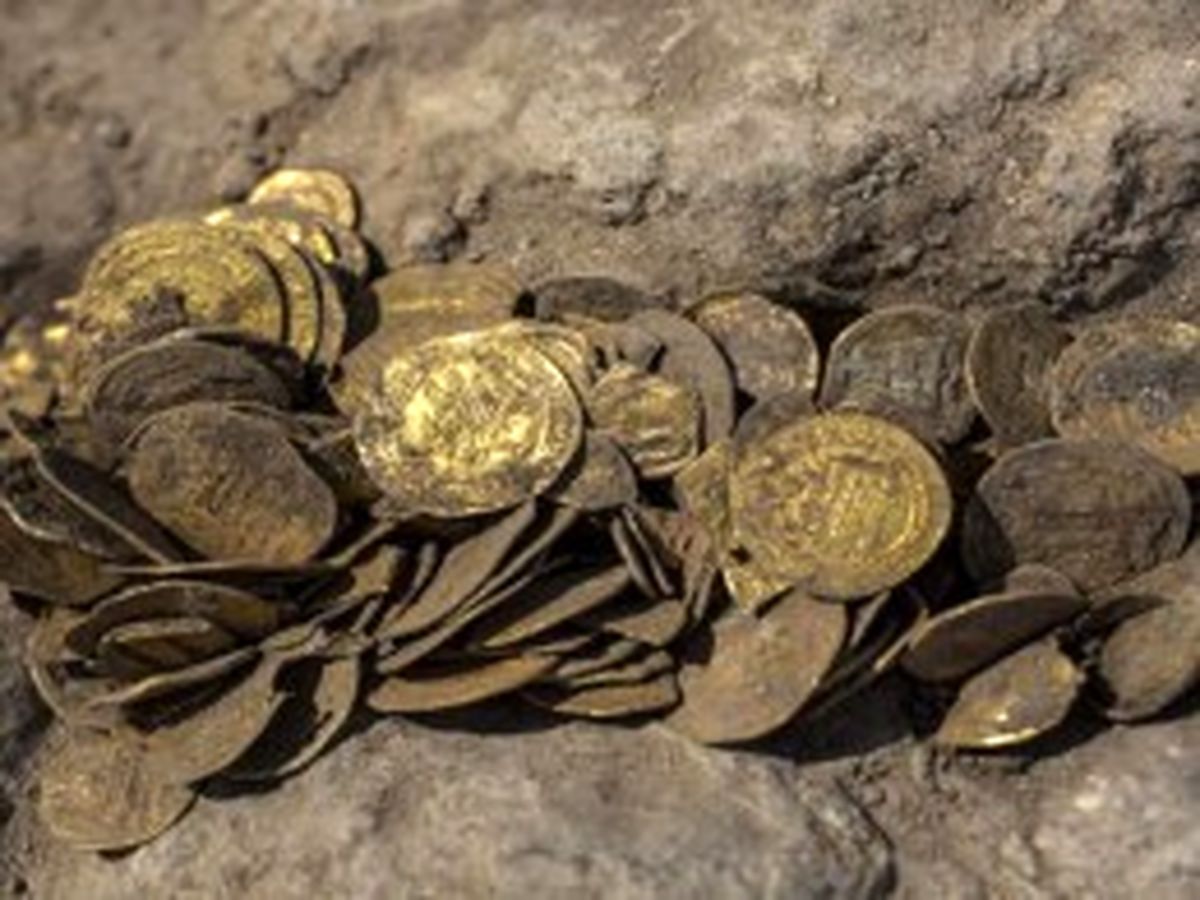 کشف سکه‌های تاریخی از چمدان مسافری در فرودگاه بندرعباس