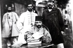 خاطرات ناصرالدینشاه: یحییخان روزنامه فرانسه میخواند، من ترجمه میکردم