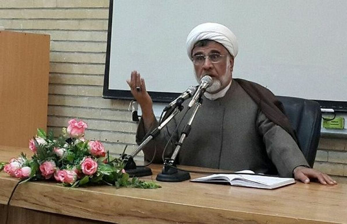 اینکه بگویند «بریزید بساط روزهخواران را جمع کنید» ادبیات جالبی برای امام جمعه نیست/ خطبای ما چرا درباره گرانی پلکانی دارو و مایحتاج مردم فریاد نمیکشد؟