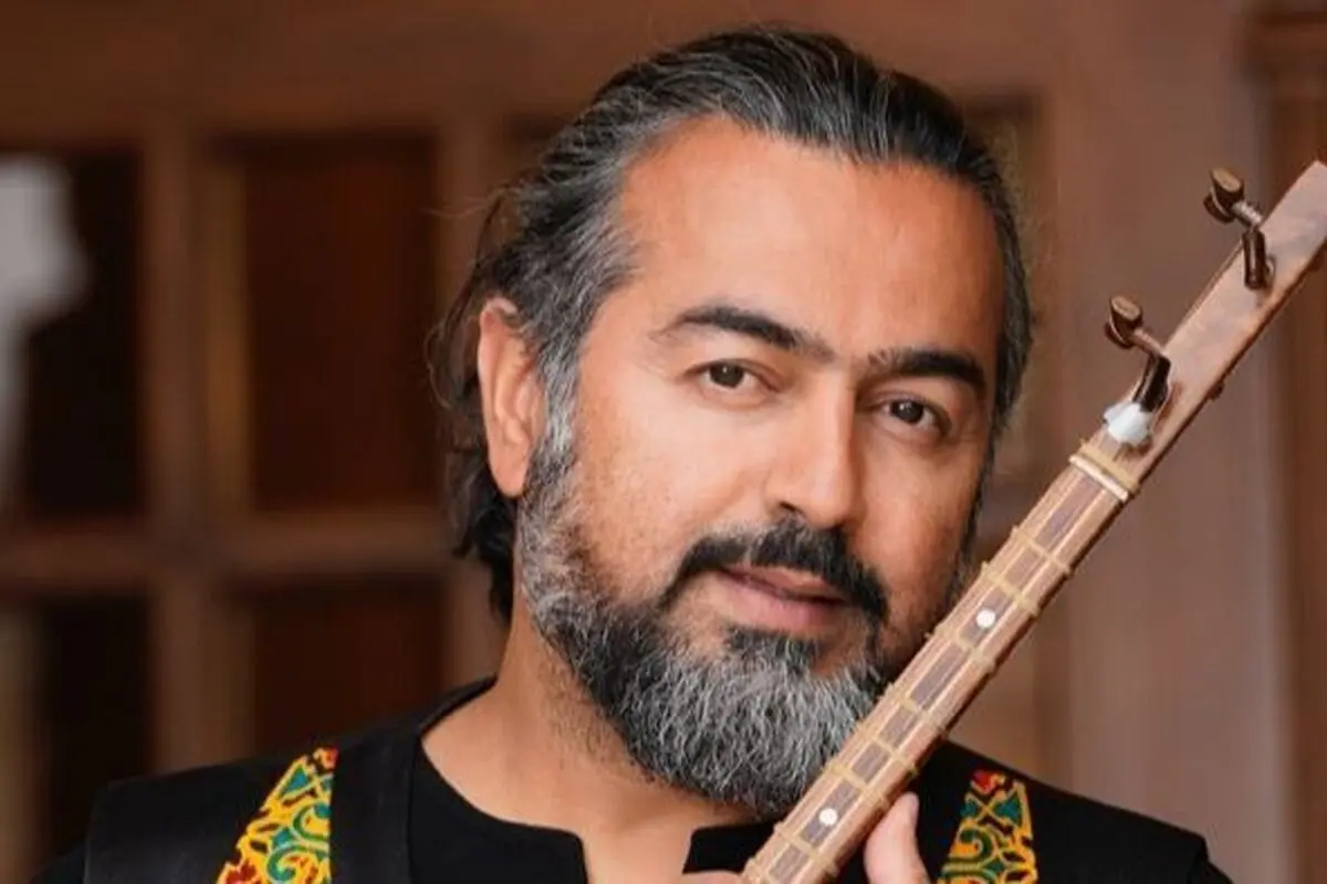  اجرای پرواز همای در مراسم رونمایی از مجسمه «زانوزنندگان مقابل ایران» در میدان انقلاب تهران/ ویدئو