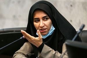 حداقل اگر ما زنان به هیات رئیسه راه یافتیم، تپق نمی‌زنیم و بلدیم که بدون متن، موضوعی را مطرح کنیم/ آقایان، هیئت‌رئیسه را ملک طِلق خود می‌دانند