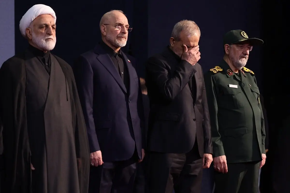 کدام شخصیت‌ها همراه پیکر رهبر شهید به عراق می‌روند؟
