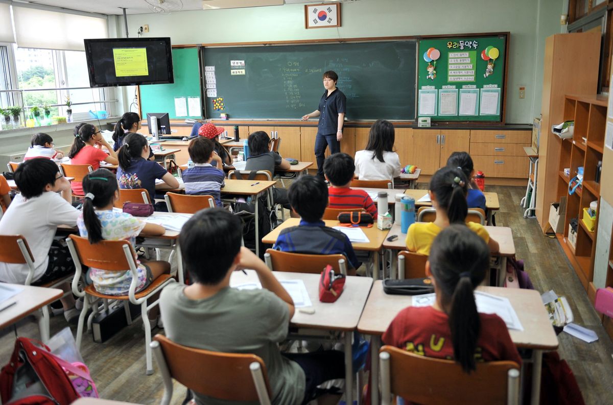 معلمان کره جنوبی در اعتراض به «زورگویی والدین دانش آموزان»، اعتصاب کردند

