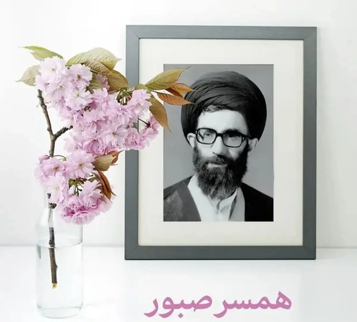 فارس: همسر رهبر شهید انقلاب در قید حیات هستند