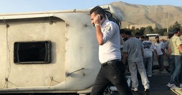چپ کردن اتوبوس با مسافر در جاده کرج به تهران/ ویدئو
