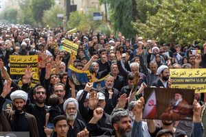 تظاهرات سراسری نمازگزاران جمعه در محکومیت اهانت به قرآن/ پرچم سوئد در تهران به آتش کشیده شد/ عکس
