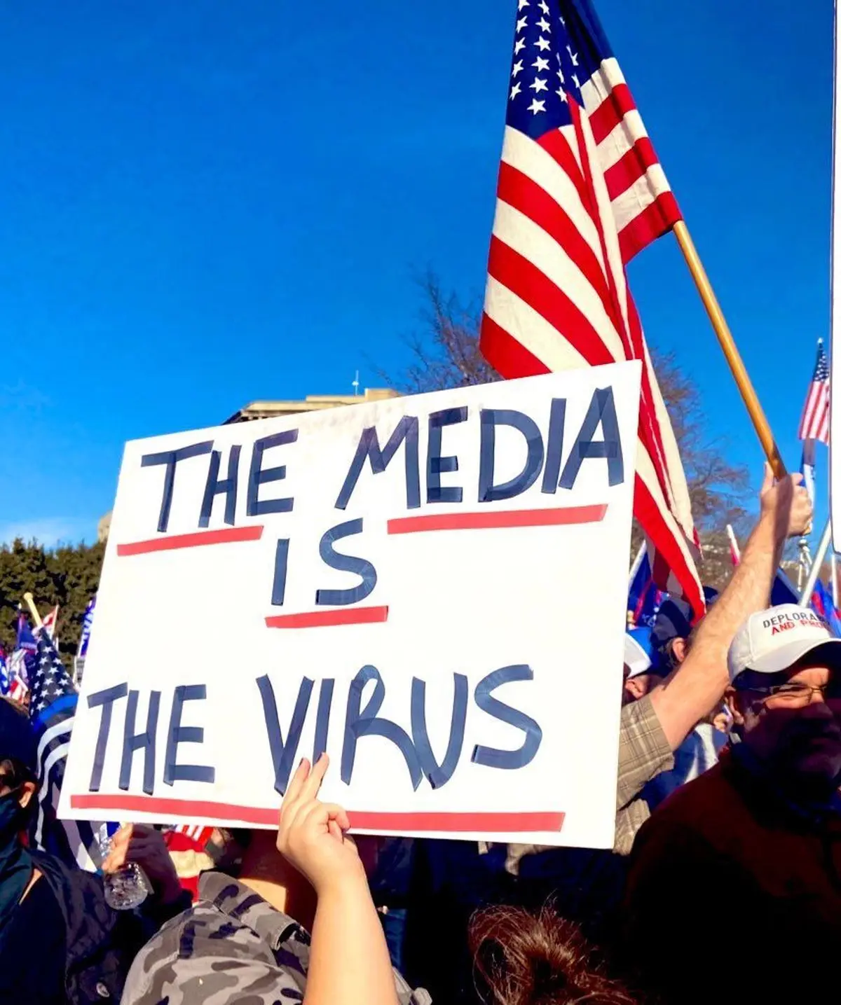 دولت آمریکا رسانه های منتقد جنگ با ایران را تهدید کرد
