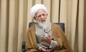 آیت الله جوادی آملی: با وجود این همه منابع، مردم را کمیته امدادی اداره کردن ننگ است/ جامعه گرسنه با برنامه طنز، شاداب نمی‌شود