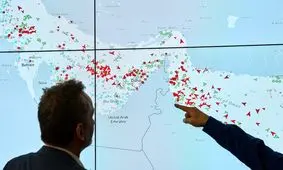 تنگه هرمز کامل باز نشده | ترددها همچنان بسیار محدود است | عکس