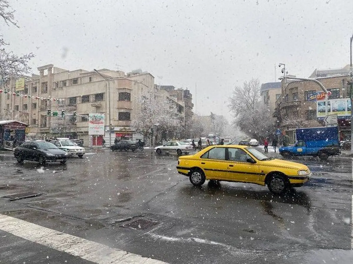 در اتاق عملیات پلیس راهور چه می‌گذرد؟/ معاون شهردار تهران: هیچ گونه انسدادی در معابر پایتخت به دلیل بارش برف نداشته‌ایم/ ویدئو 