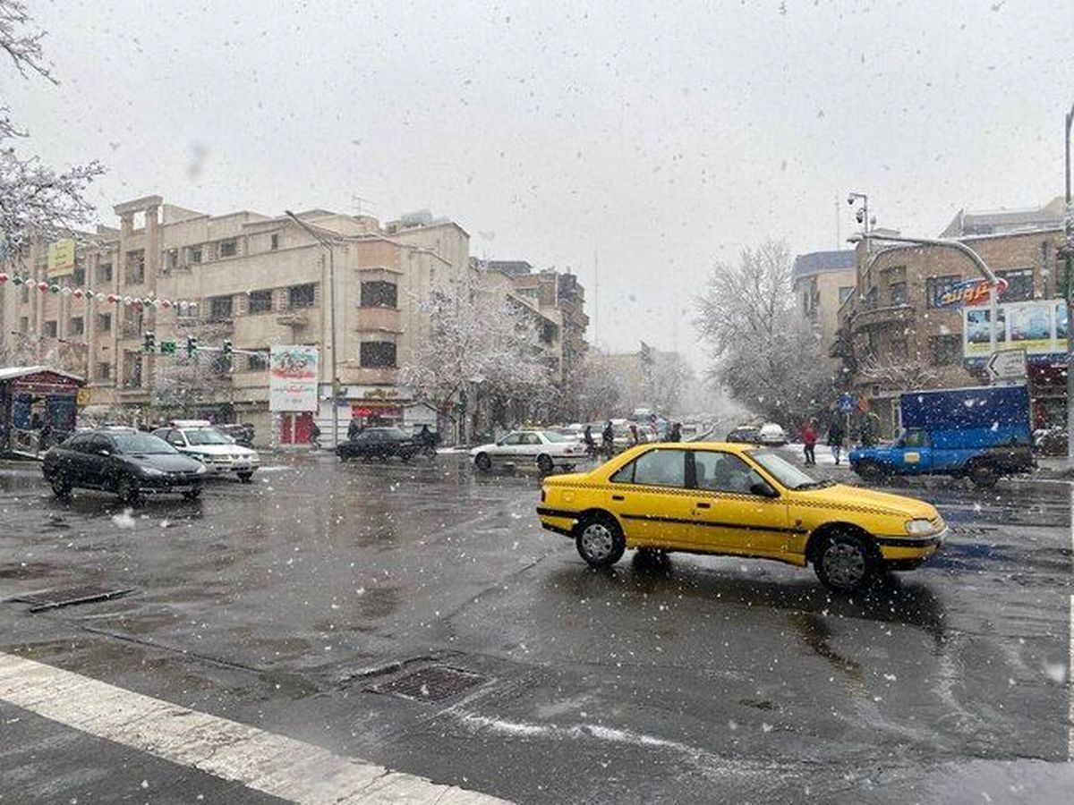 در اتاق عملیات پلیس راهور چه میگذرد؟/ معاون شهردار تهران: هیچ گونه انسدادی در معابر پایتخت به دلیل بارش برف نداشتهایم/ ویدئو