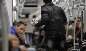 طرد اتباع دستفروش از مترو