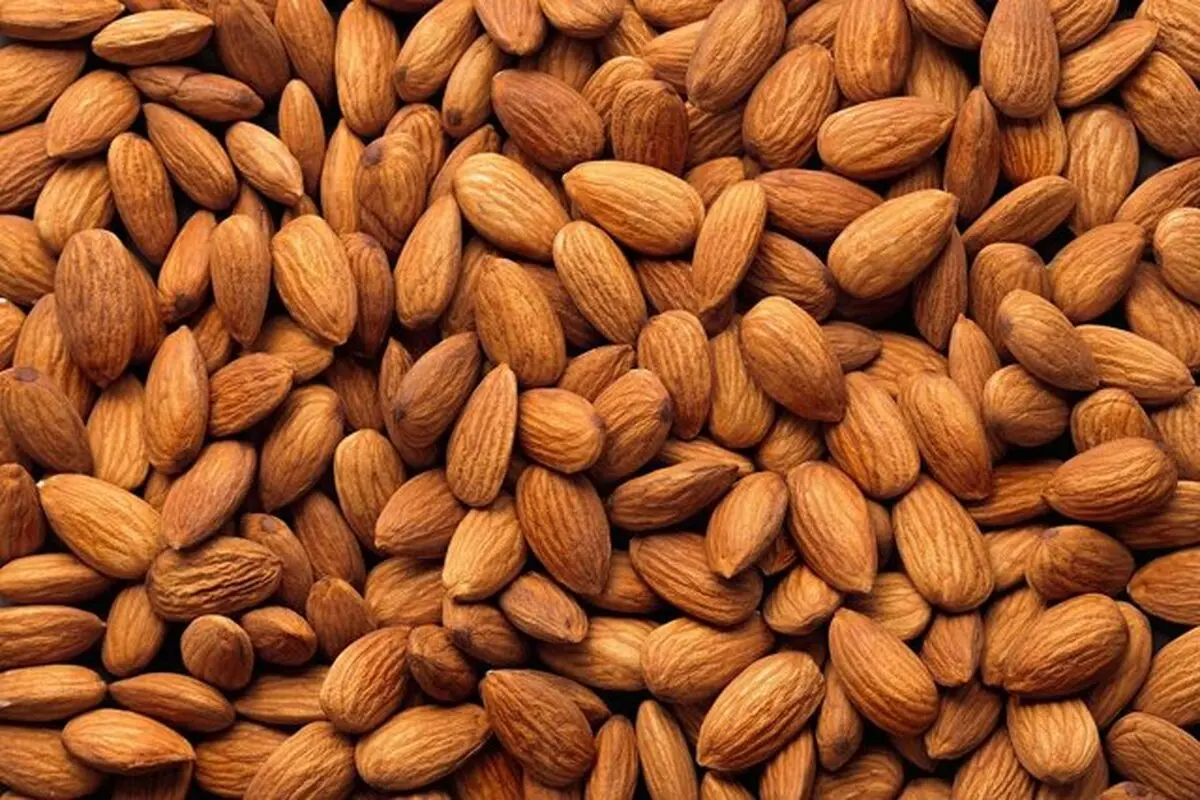 عوارض مصرف زیاد بادام چیست؟