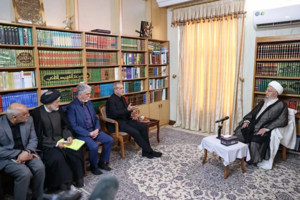 آیت الله مکارم: از اقدامات تخریبی بدخواهان جلوگیری شود زمینه‌های مناسب بهبود شرایط فراهم می‌شود/ نباید در عرصه بین‌المللی دچار افراط یا تفریط شد