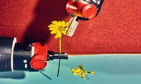 آیا ربات ها همین حالا جهان را در کنترل خود دارند؟