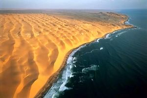 یکی از خشک ترین مناطق زمین که به دریا چسبیده است!/ عکس
