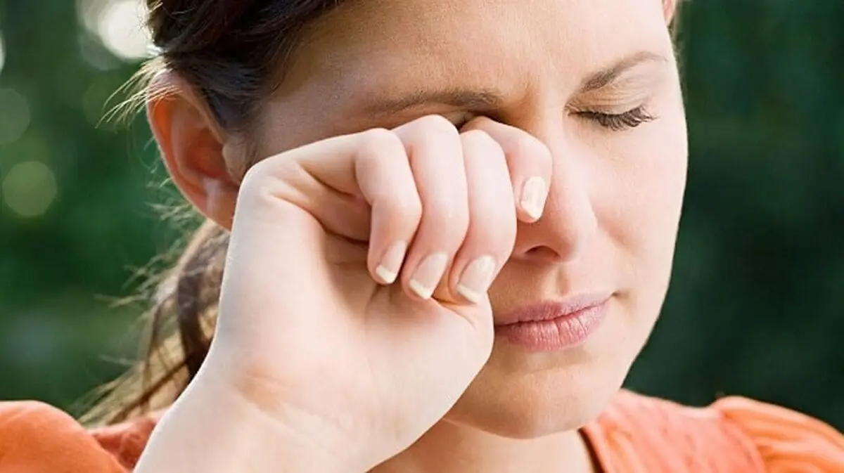 مالیدن چشم‌ ها چه عوارضی دارد؟